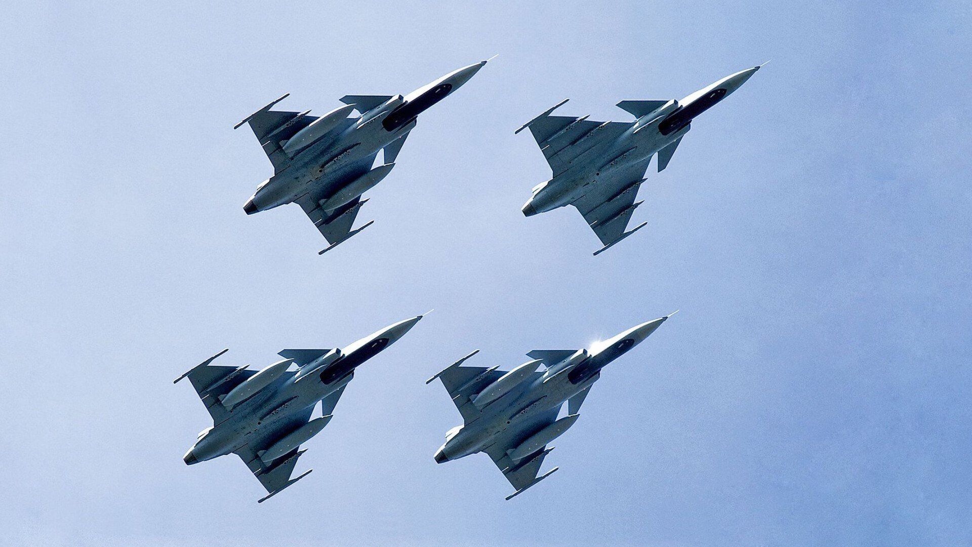 女子足球成绩突出但基础力量与支持体系需加强，女子足球队训练计划